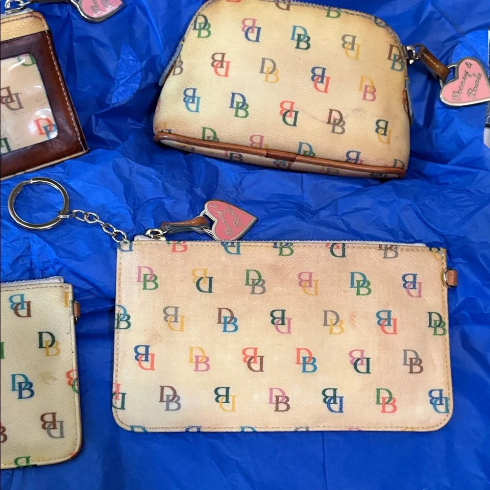 Dooney & Bourke White CC Cosmetic Bag, Lg & Sm Coin Pouch Keychain Set - Picture 4 of 8